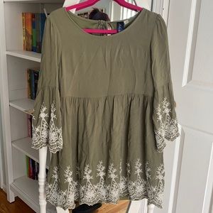 Blue rain long sleeve green embroidered dress size medium